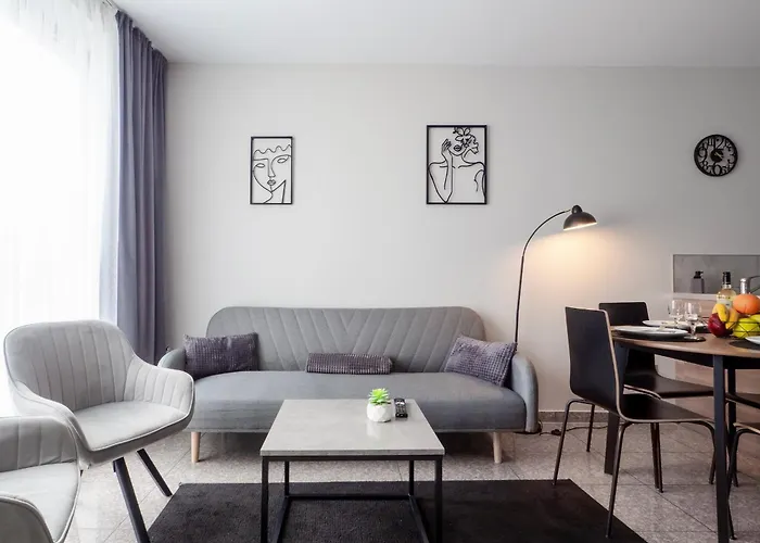 Cozy Apartment & Parking Next To St Sophia Hospital