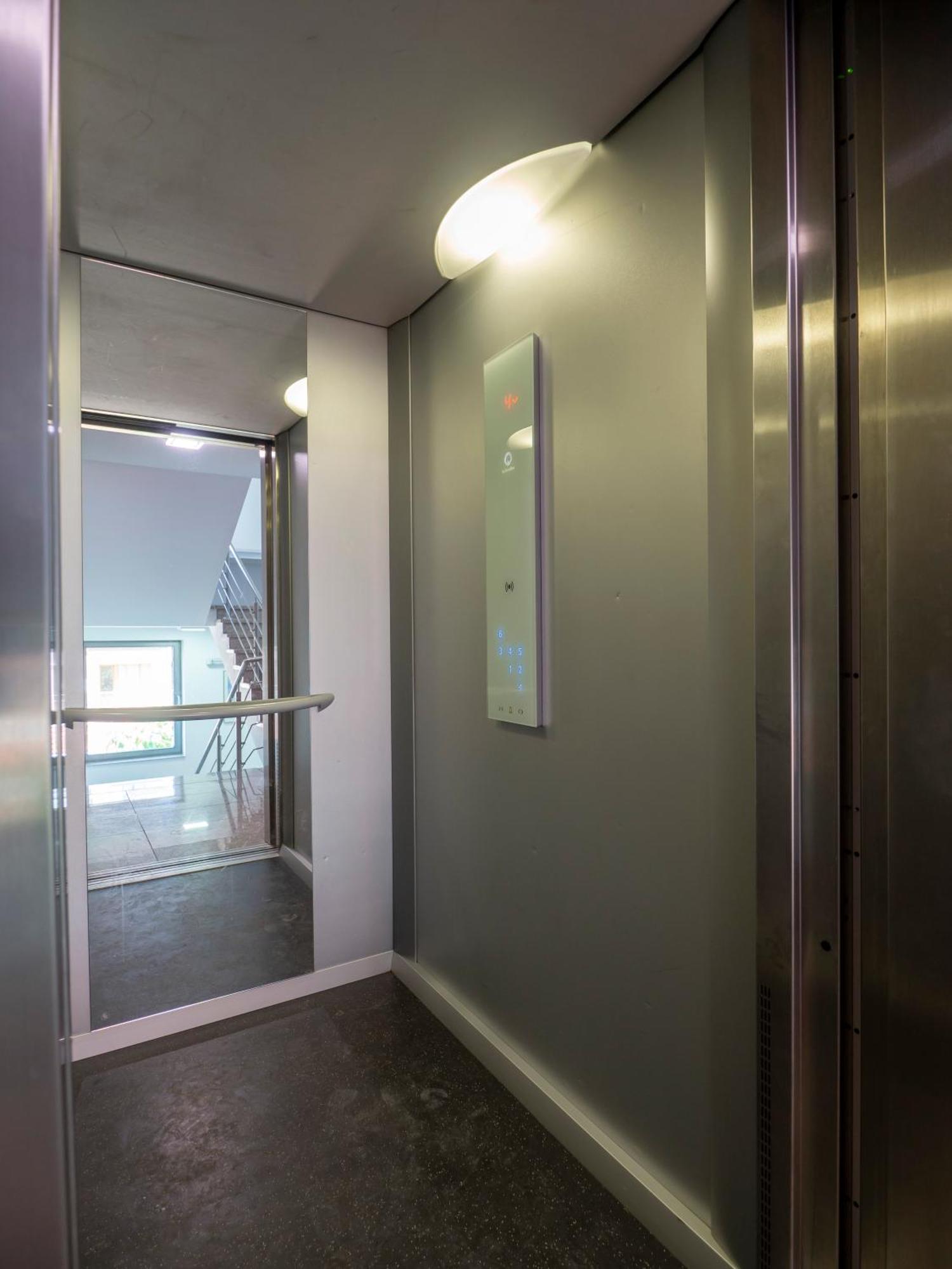 Apartment Cozy & Parking Next To St Sophia Hospital