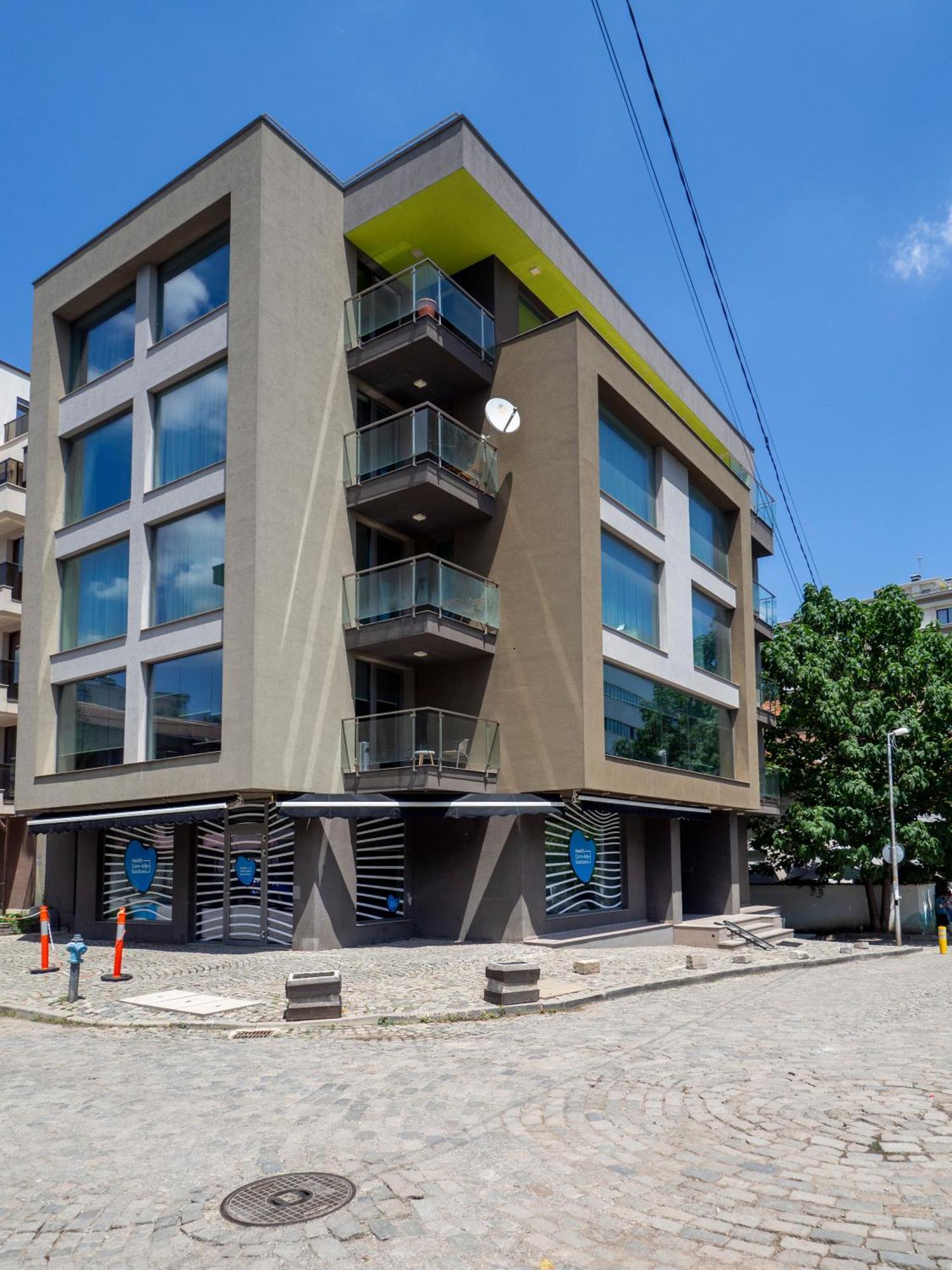 Cozy & Parking Next To St Sophia Hospital Apartment *