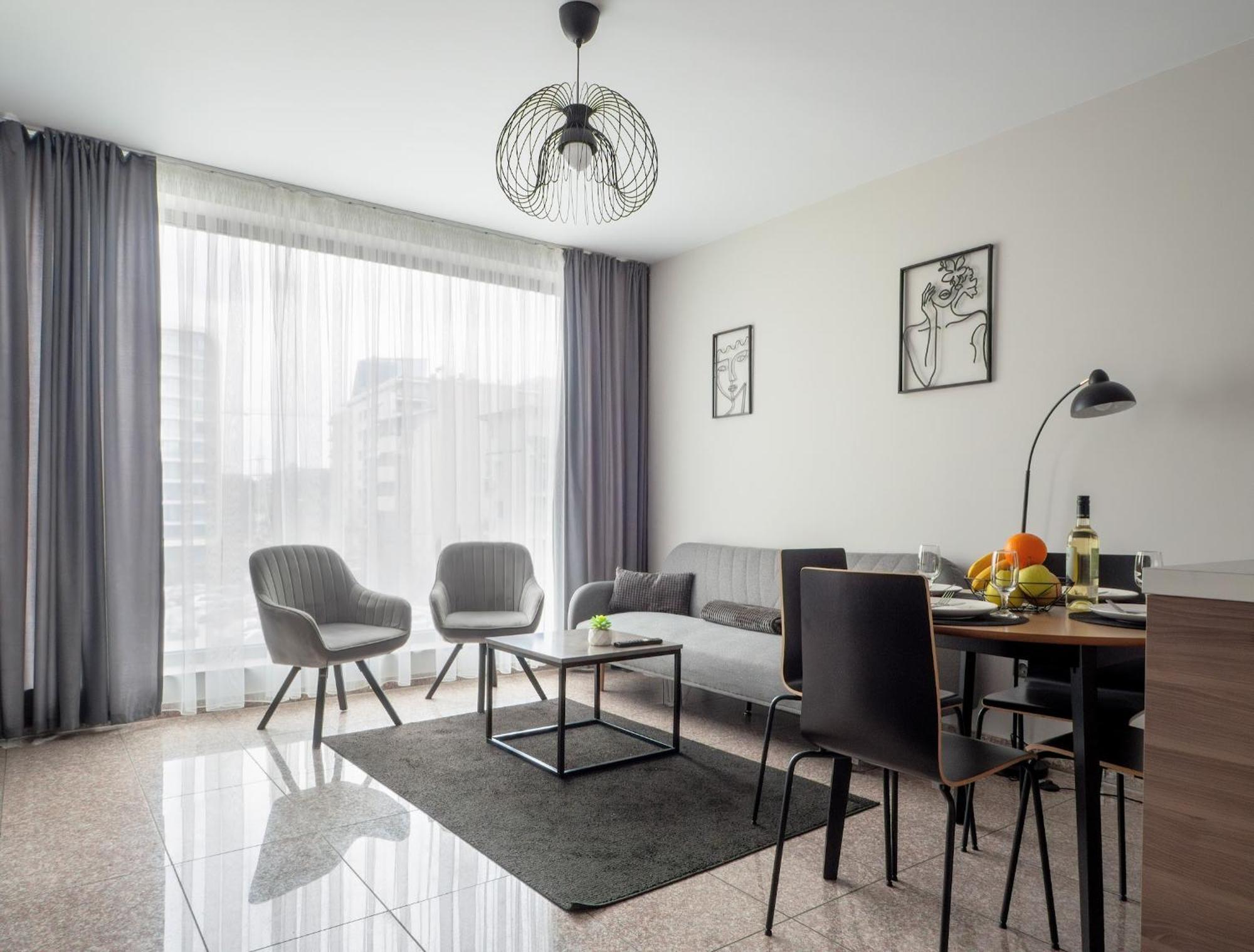 Cozy & Parking Next To St Sophia Hospital Apartament *